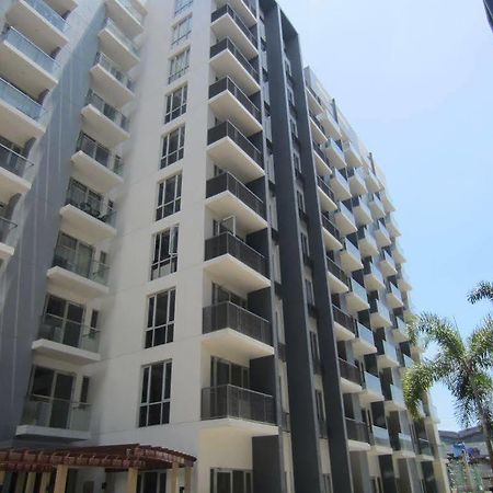 Palm Tree - Genlex Condominium Манила Екстериор снимка